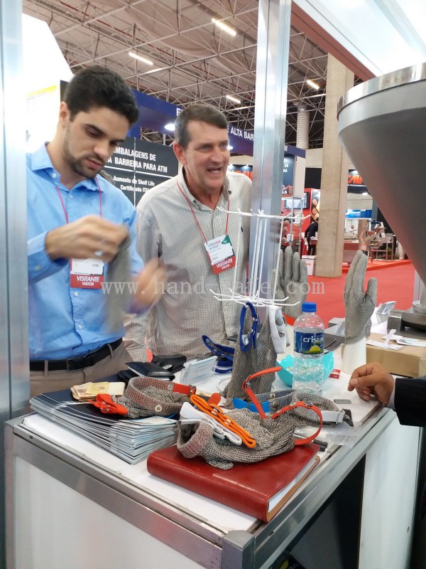 zhonghe ring mesh glove on Brazil Fair