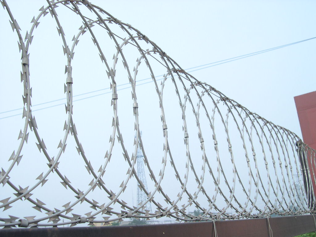 High Quality Razor Wire-Flat Wrapped Razor Wire