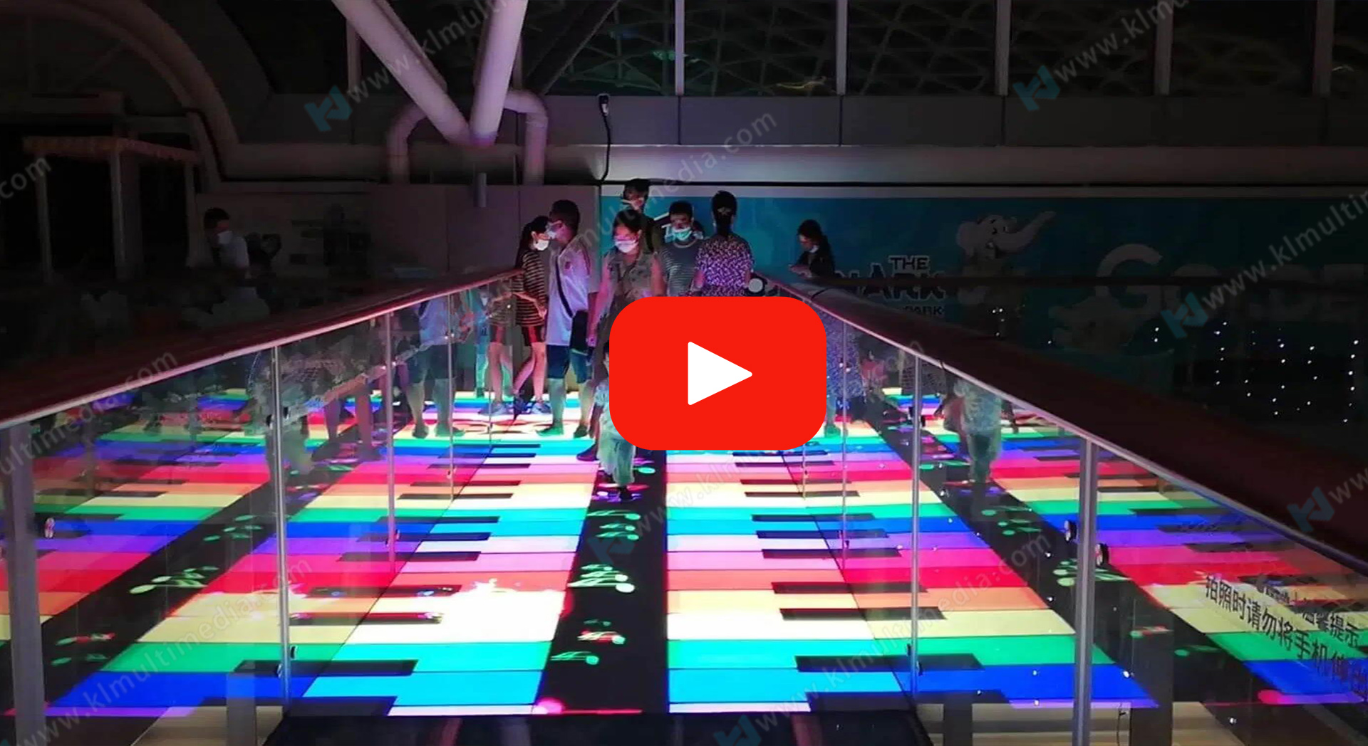 شاشة زجاجية ثلاثية الأبعاد ذات تأثير خاص