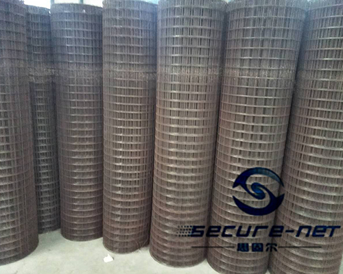 China hot-dipped galvanized electric welded wire mesh rolls making machine
