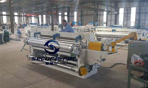 China roll galvanized welded wire mesh machine