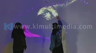 جدار فني تفاعلي