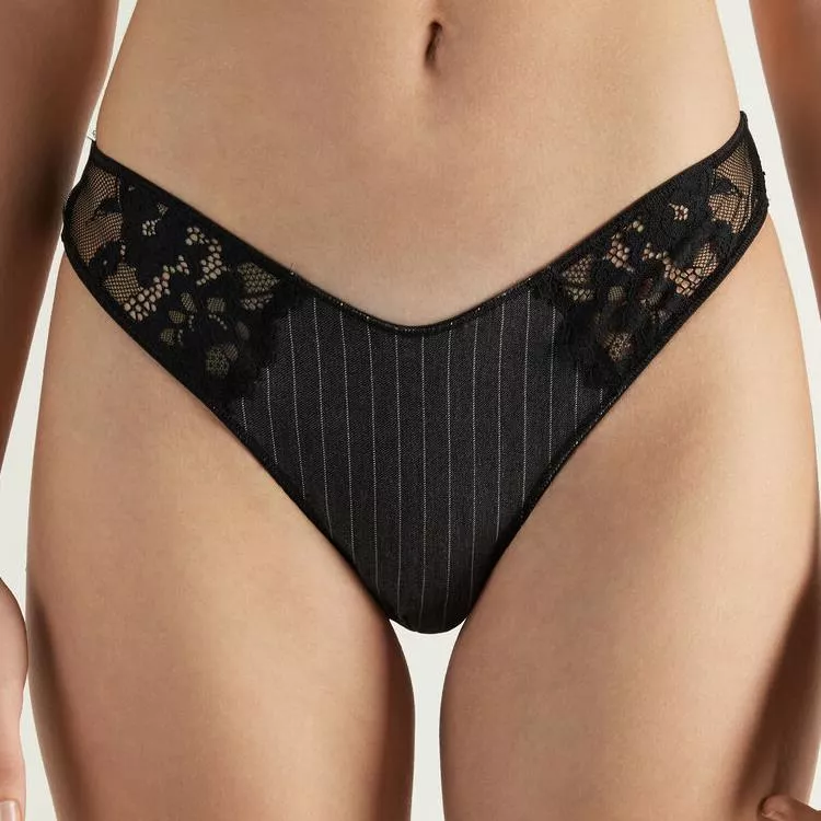 Moda End&uuml;strisi Beden İmajını Nasıl Etkiliyor?