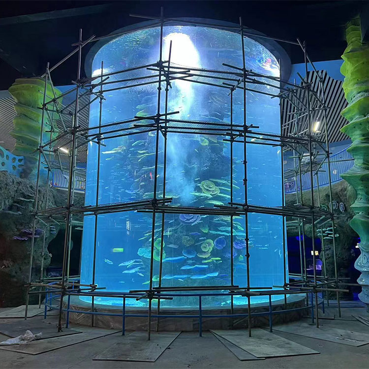 Acrylic aquarium