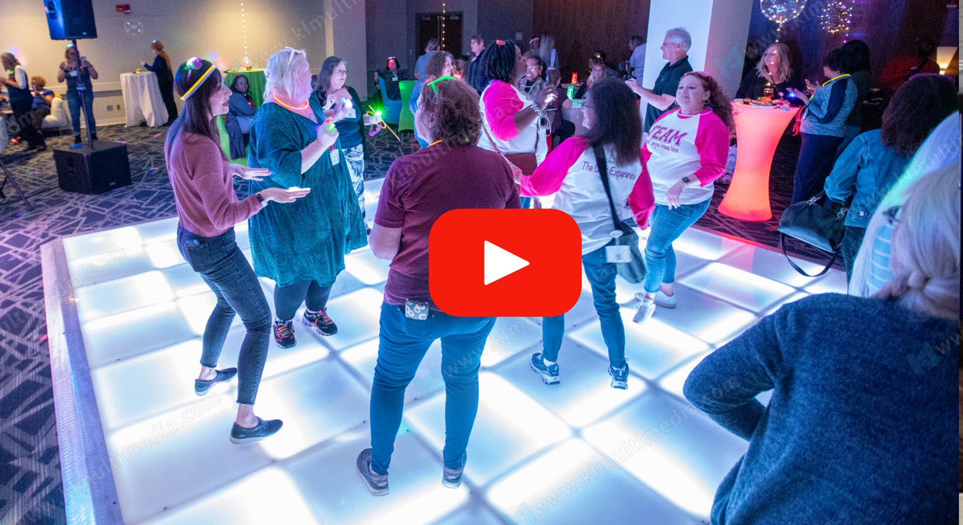 حلبة الرقص بقيادة