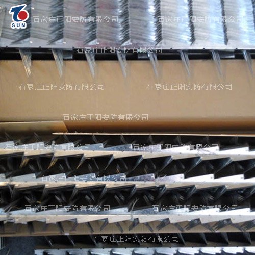 防爬刺钉
