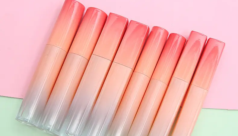 Creando una sensación de lujo con envases en tubo de brillo labial