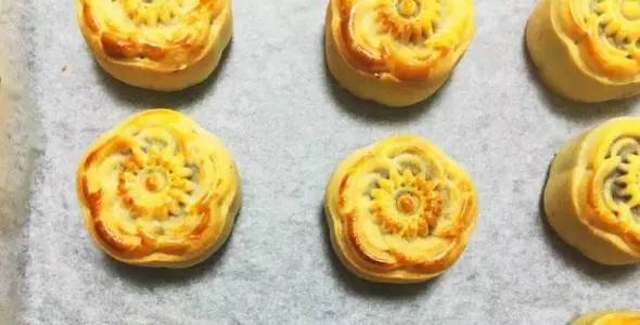 广式蛋黄月饼做法