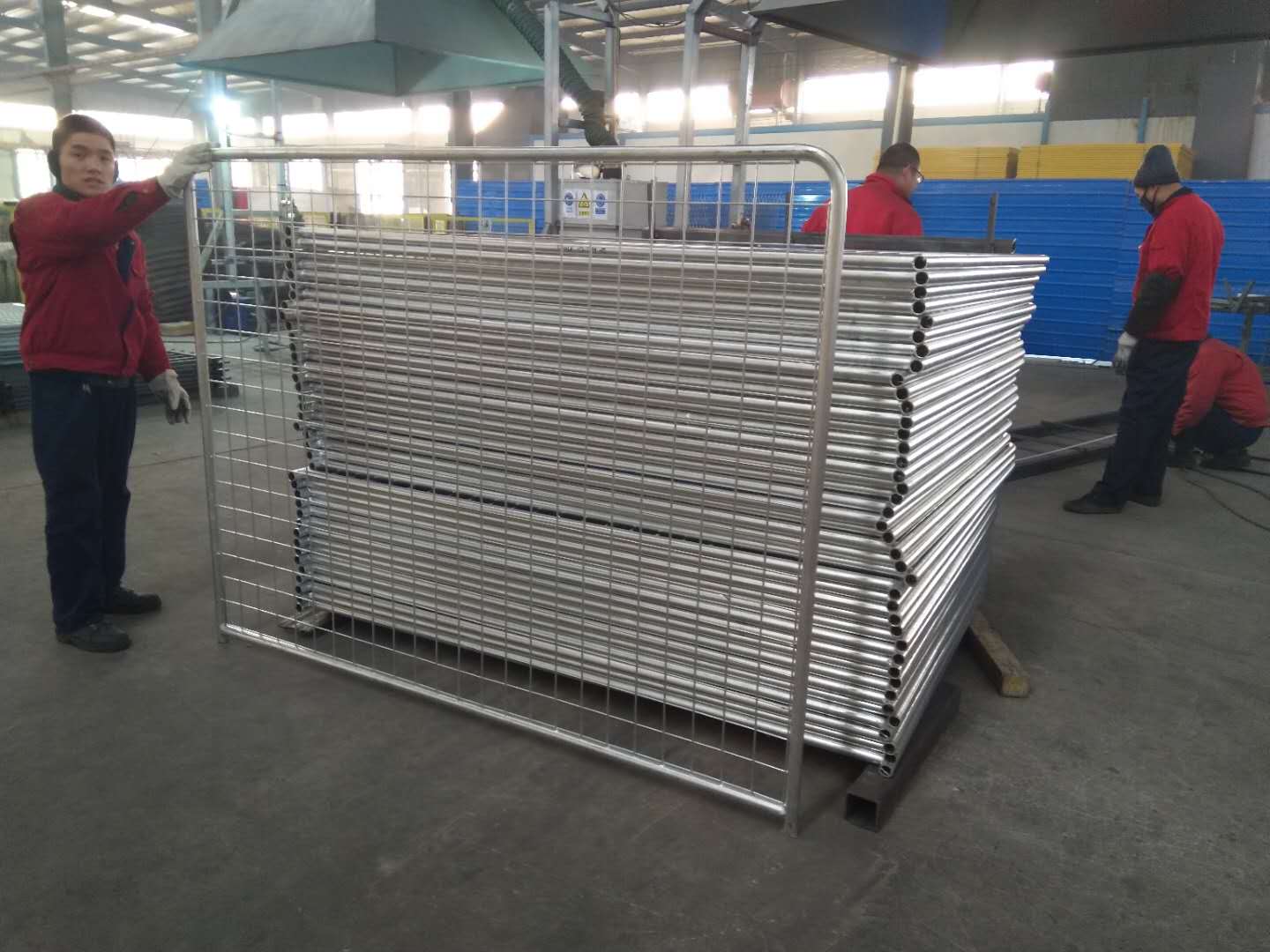 What is the difference between Galvanized Welded Mesh Fence and vinyl coated wire mesh fences?