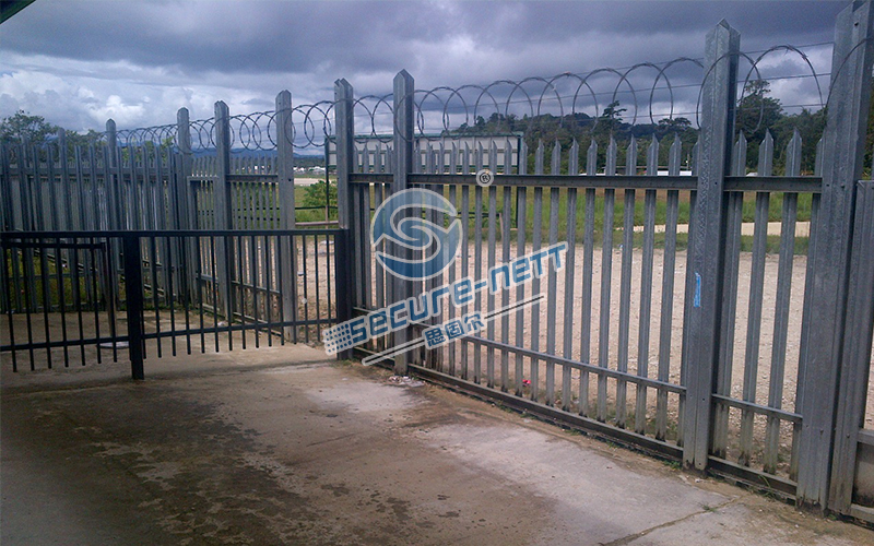 Palisade Fencing for Features