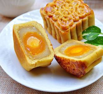 广式蛋黄月饼