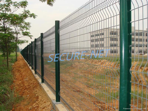 3D curved wire mesh fence