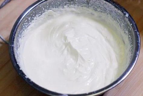 淡奶油开始变得浓稠
