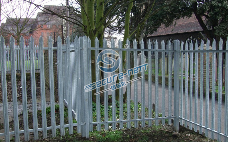 Palisade Fencing For Private Area