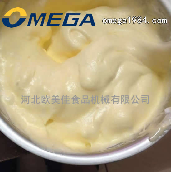 面粉拌入蛋白中