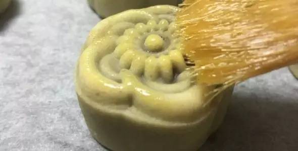 广式蛋黄月饼做法