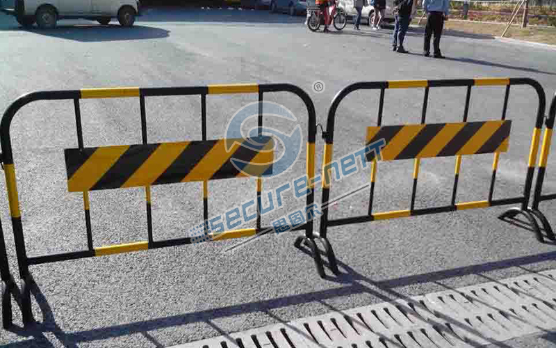Crowd Control Barrier For Traffic Control
