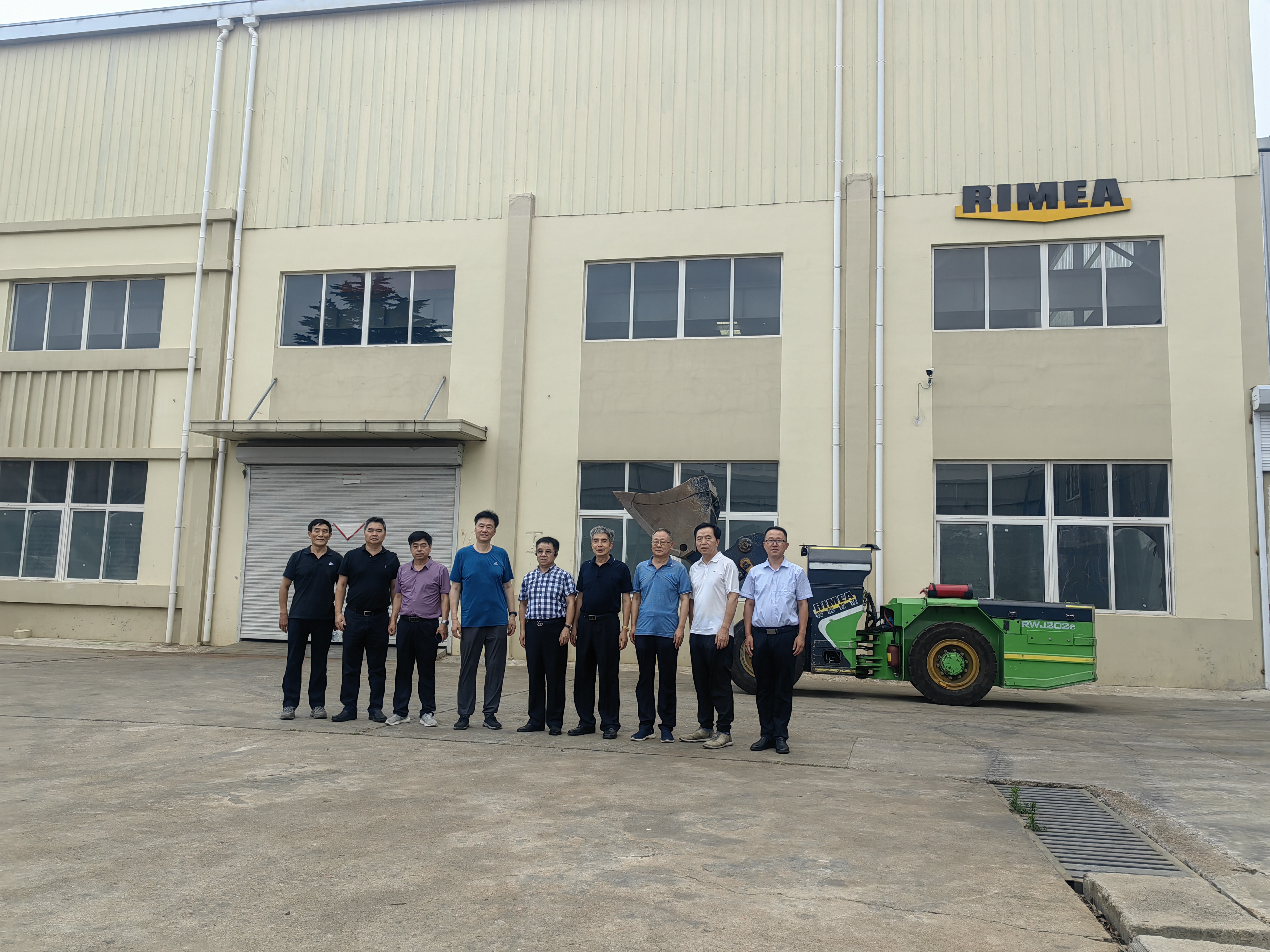 Li Weimin, former leader of the State Administration of Safety Supervision, and his companion visited RIMEA