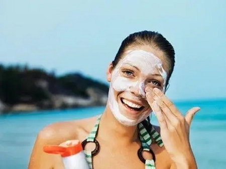 What are the uses of octinoxate?