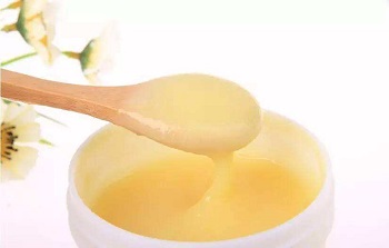 Reviews of royal jelly powder effects and application fields