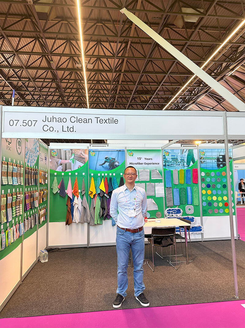 Exposici&oacute;n de pa&ntilde;os de limpieza de vidrio de cocina de microfibra JUHAO