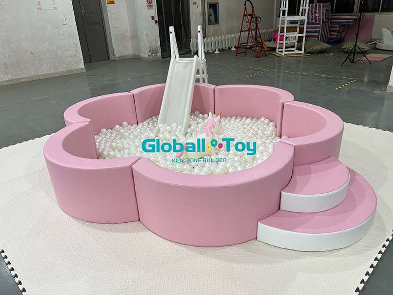 Set Permainan Lembut Berwarna-warni dengan Slide dan Lubang Bola