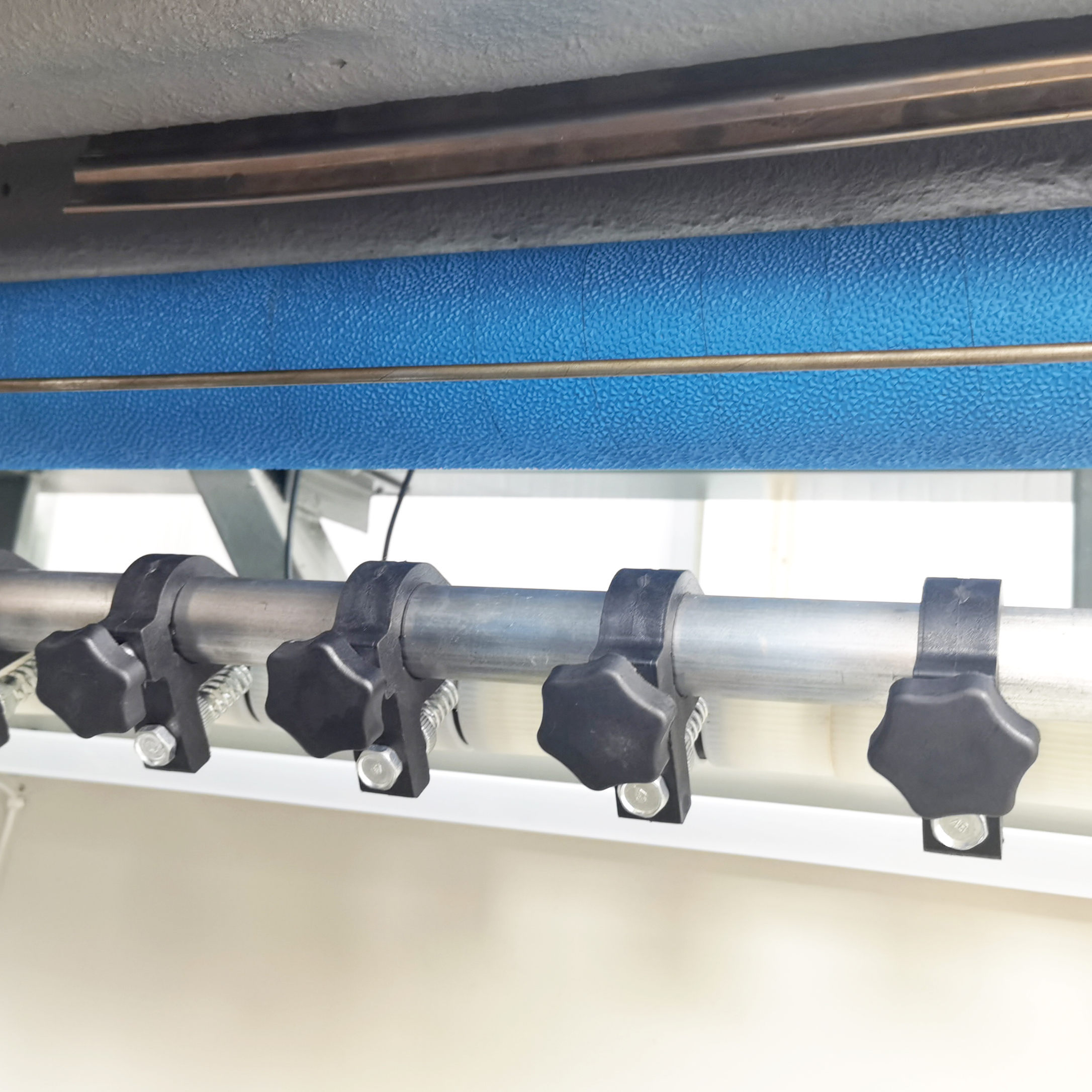 Halvautomatisk platt stickmaskin detaljritning