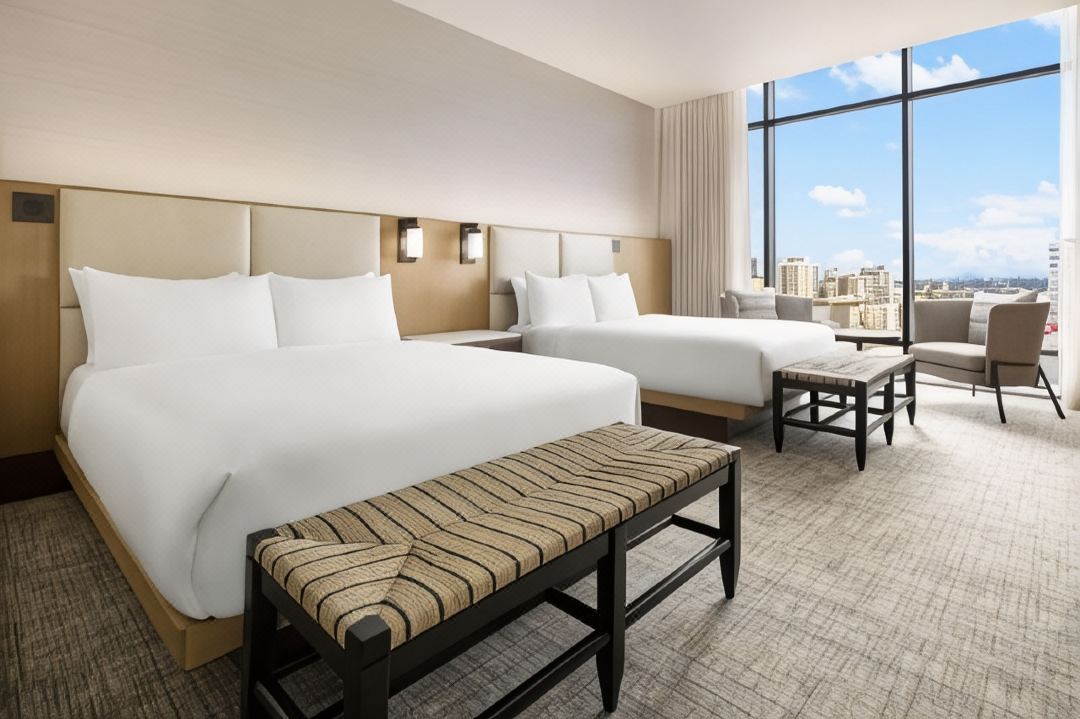 элитный гостиничный номер, оформленный по стандартам Hilton, изготовленное на заказ изголовье кровати, изготовленные на заказ кресла