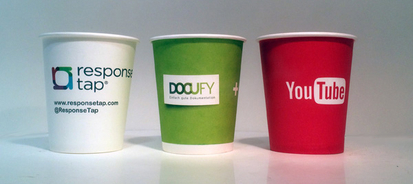 vasos-de-papel-de-una-pared-impresa