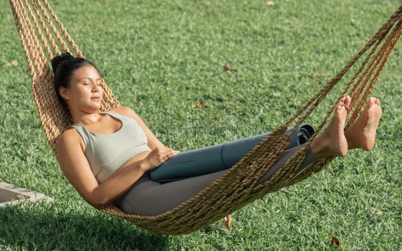Este bine să dormi într -un sutien sport?