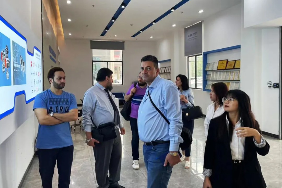 Delegasi UEA Kunjungi Kantor Pusat COVNA untuk Mendorong Kerja Sama (3)