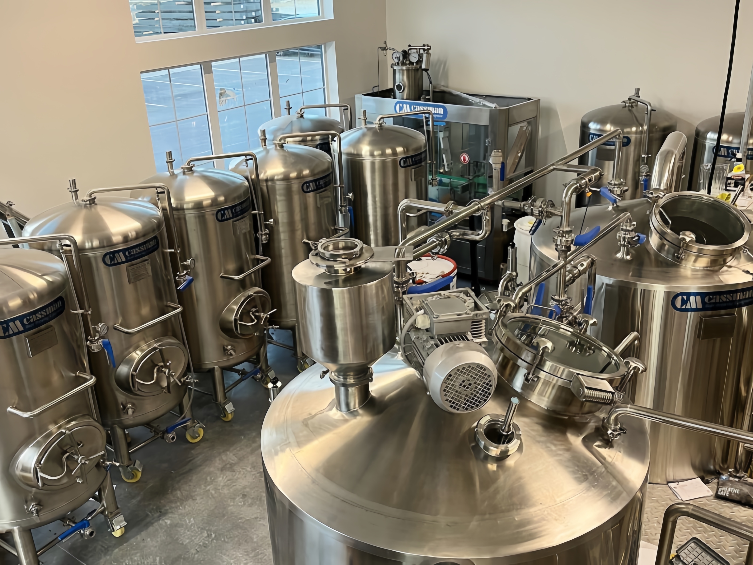 Fra dr&oslash;m til distribusjon: En komplett 5BBL 'Brew-to-Can'-l&oslash;sning for en amerikansk oppstart