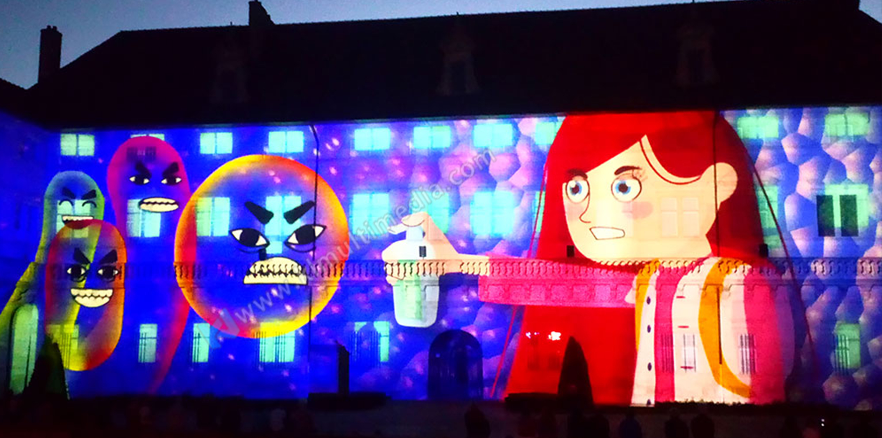 إسقاط جدار البناء في الهواء الطلق