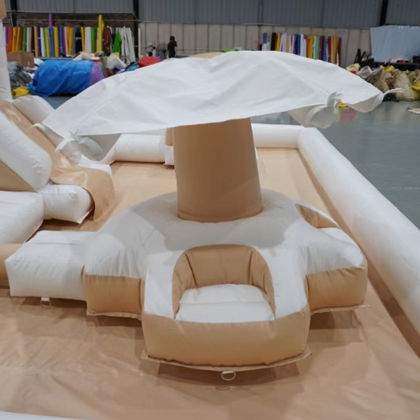Set Kolam Bermain Lembut Tiup Putih Krem Kustom dengan Jembatan Terowongan dan Seluncuran Kastil untuk Platform Perdagangan Anak-anak
