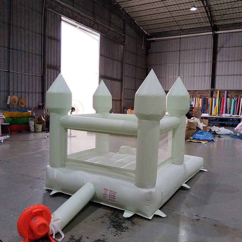 Mini White opblaasbaar bounce -kasteel met dia voor kinderverhuur
