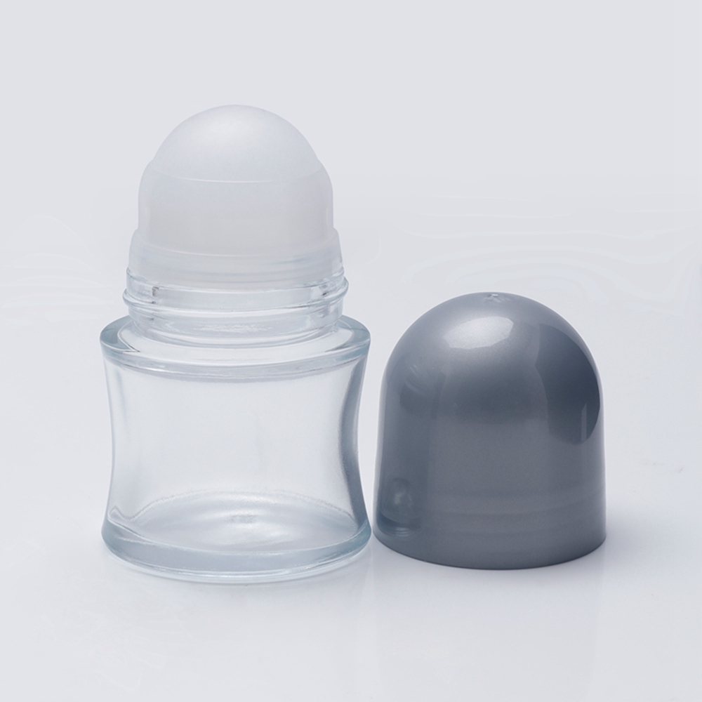 Logo personnalisé et couleur Simplicité Bonne qualité Boule de 50 ml Diamètre 35,2 mm Hauteur 92 mm Déodorant vide polyvalent Parfum Anti-transpirant Huile essentielle Rouleau sur bouteille en verre transparent