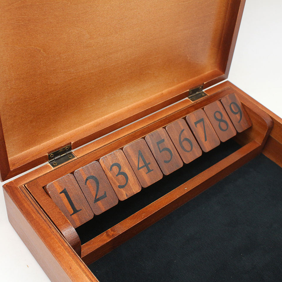 Shut The Box Dice Game Wooden Board Table Math Game with Lid 6 Dice Gift Package Classic Board Game 12 Numbers