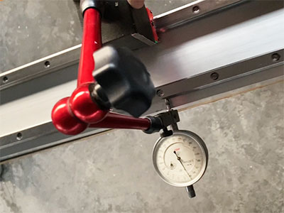 lắp đặt m&aacute;y cắt gioăng