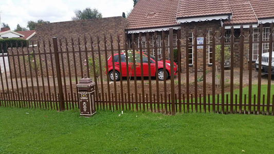 Commercial Palisade Fencing