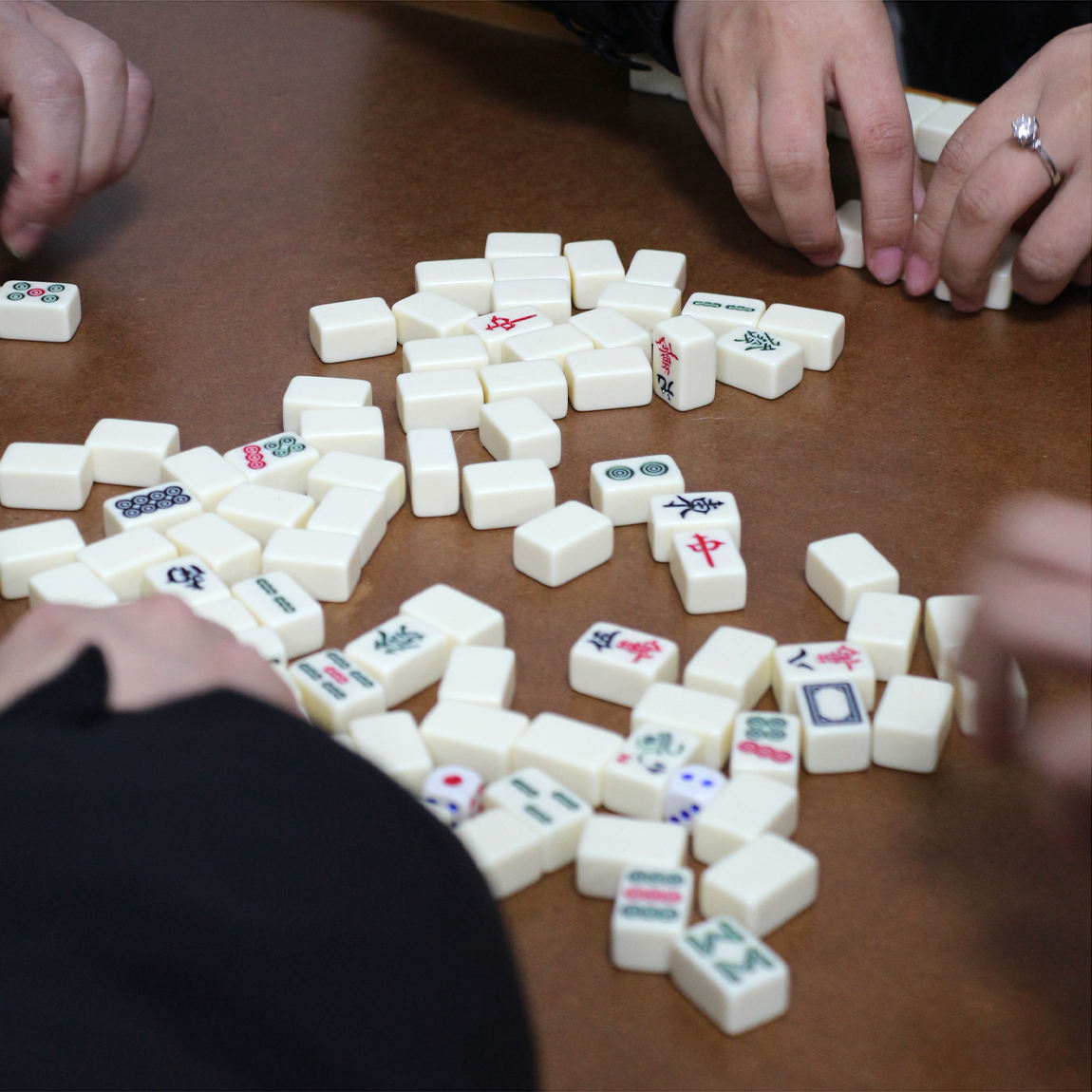 Custom Logo Deluxe Artistic Mahjong Set Luxury Expensive Travel Woodem Box Christmas Party Game American Mahjong Set