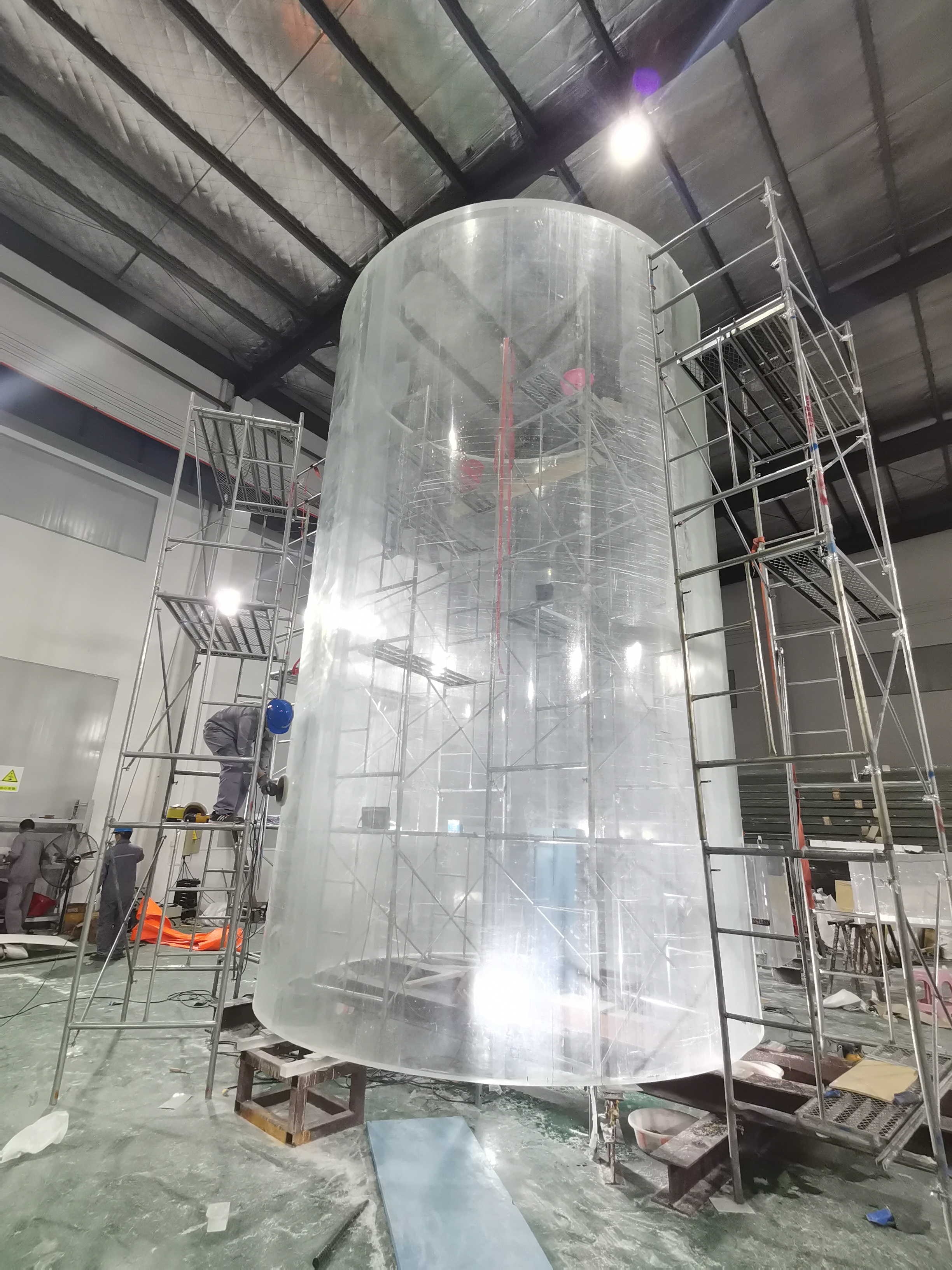 Akv&aacute;rium z akrylov&eacute;ho v&aacute;lce - LEYU