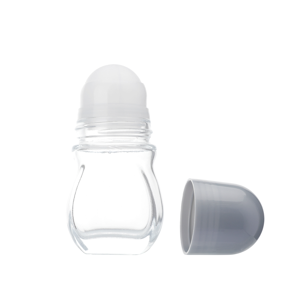 Rouleau de déo vide anti-transpirant transparent sur une bouteille en verre, rouleau de parfum en bouteille en verre, rouleau de verre déodorant de 50 ml sur une bouteille rechargeable