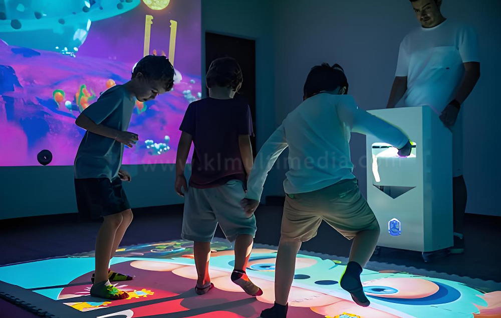 لعبة بروجكتر أرضية محمولة