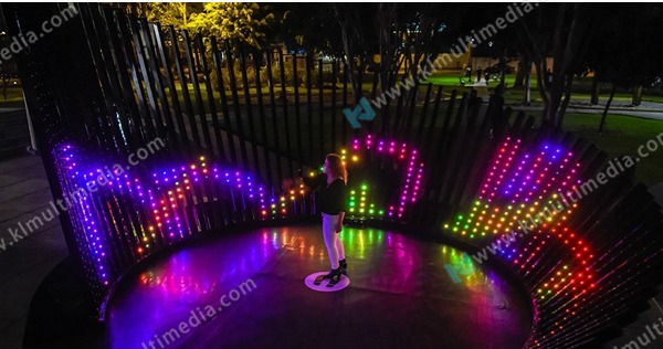 ضوء تفاعلي في الهواء الطلق