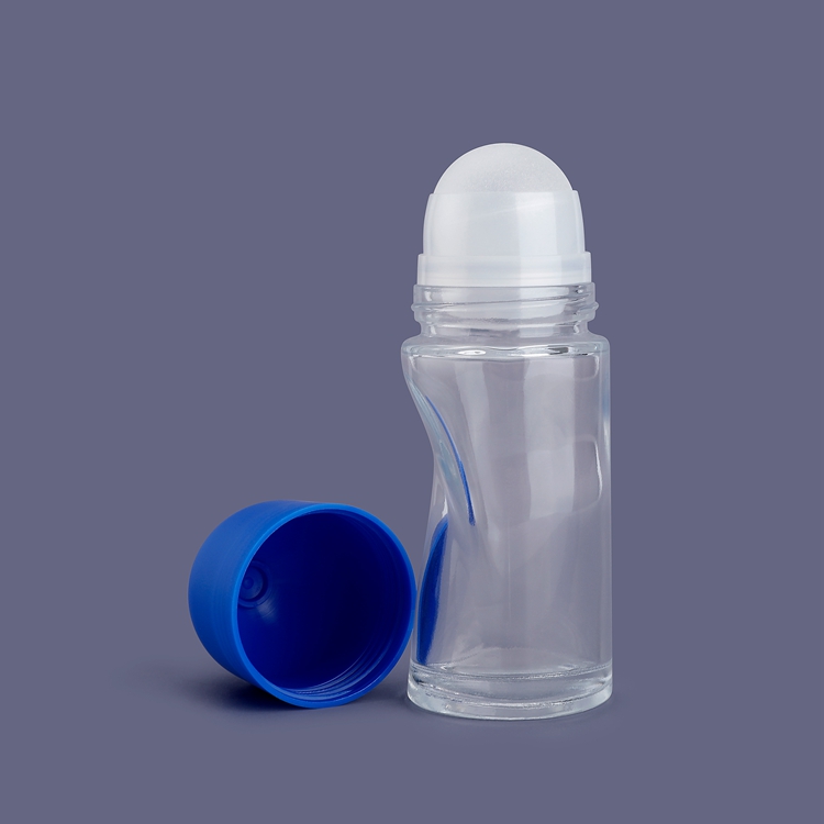 Il nuovo logo personalizzato di lusso squisito e colore 50 ml Diametro sfera 28,6 mm Altezza 110 mm Olio essenziale trasparente vuoto Antitraspirante Rotolo ricaricabile su bottiglia di vetro per profumo