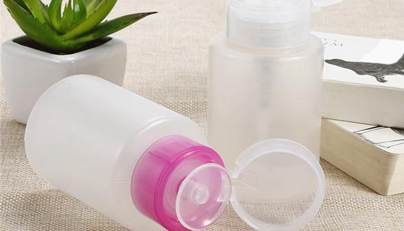 Utiliser des pompes à ongles pour plus que du simple vernis à ongles - lotion, désinfectant, etc.