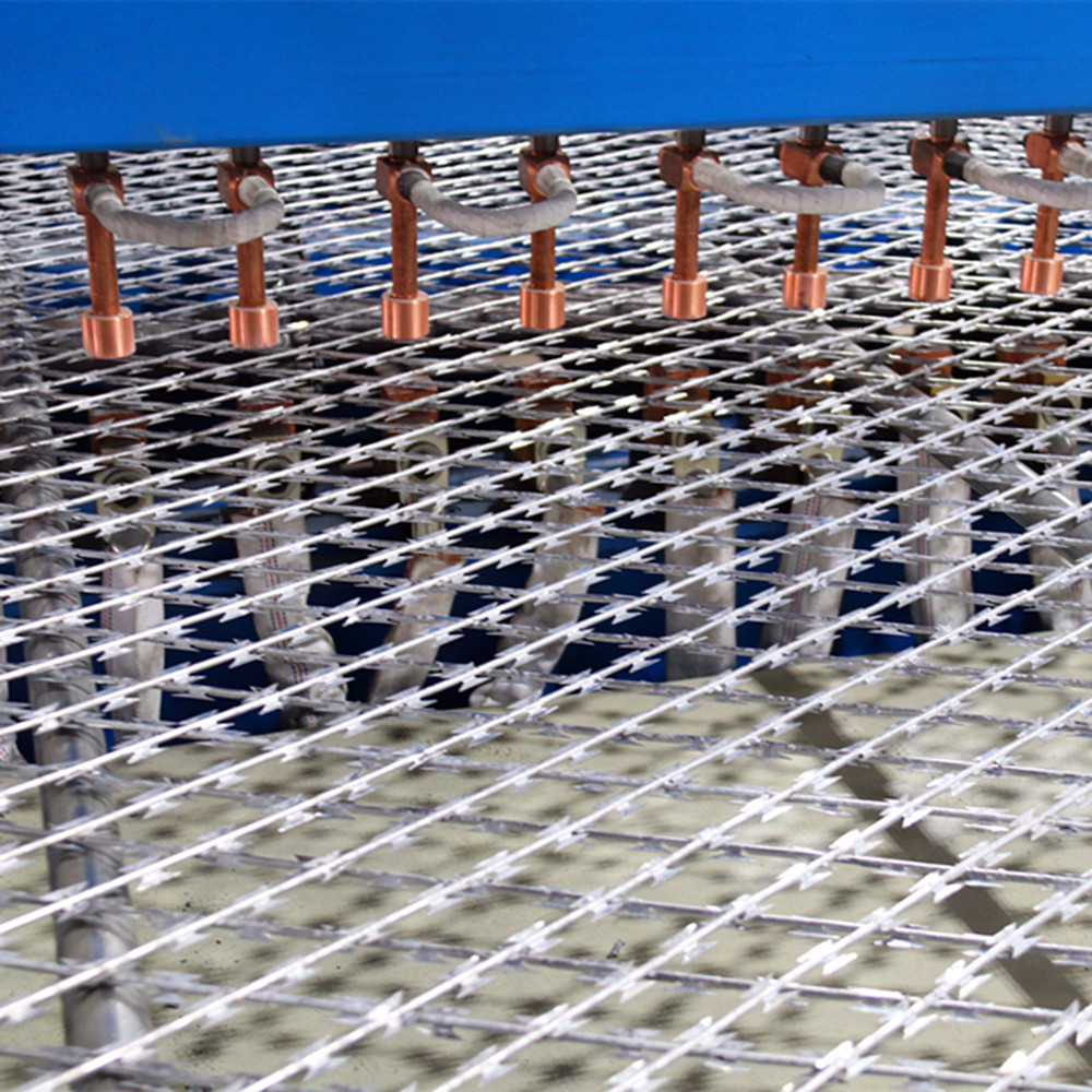 Razor Barbed Weld Wire Mesh Machine