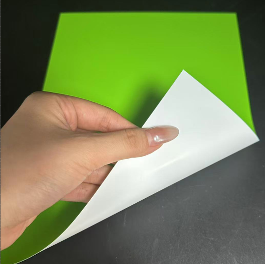 Produse finite cu carton PVC pentru imprimare offset de &icirc;naltă precizie, realizate cu miez de PVC acoperit alb