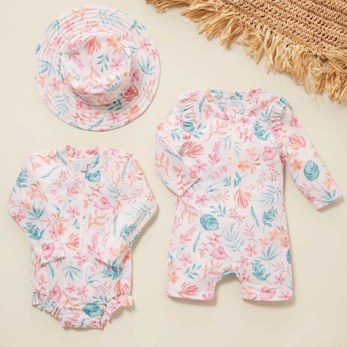 نوزادان به چه لباس شنا نیاز دارند؟