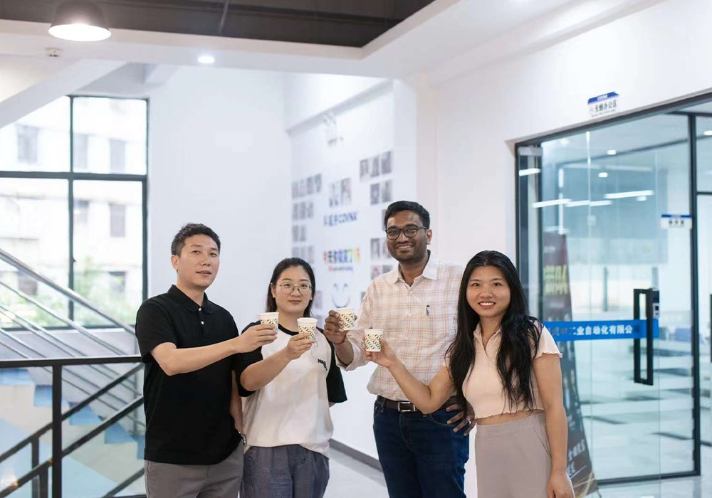 Indian Clients Visit COVNA to Inspect Valve Order and Explore Future Cooperation2 ลูกค้าชาวอินเดียเยี่ยมชม COVNA เพื่อตรวจสอบคำสั่งซื้อ Valve และสำรวจความร่วมมือในอนาคต2